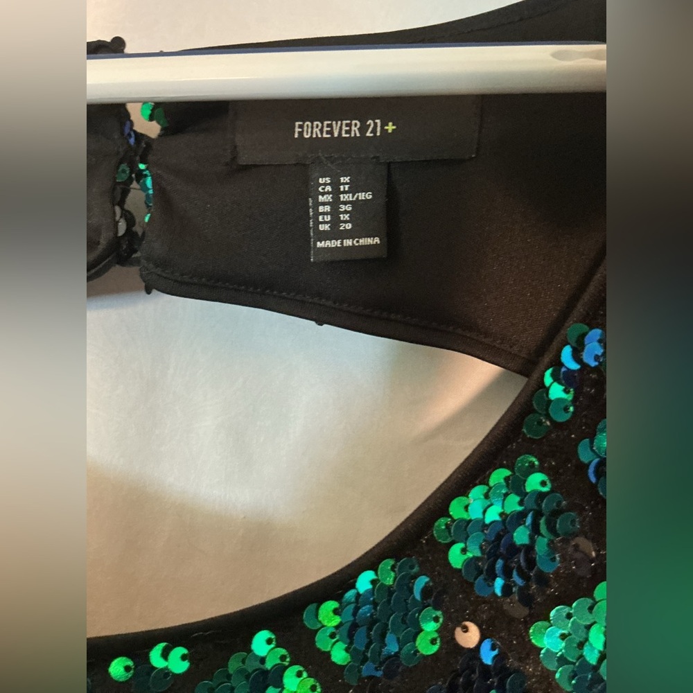 Forever 21+ Emerald Green & Black Sequin Long-Sleeve Shift Dress - Picture 4 of 6